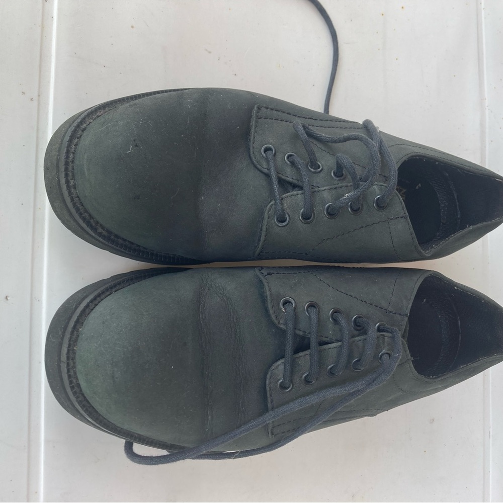 Shoes - Picture 2 of 3